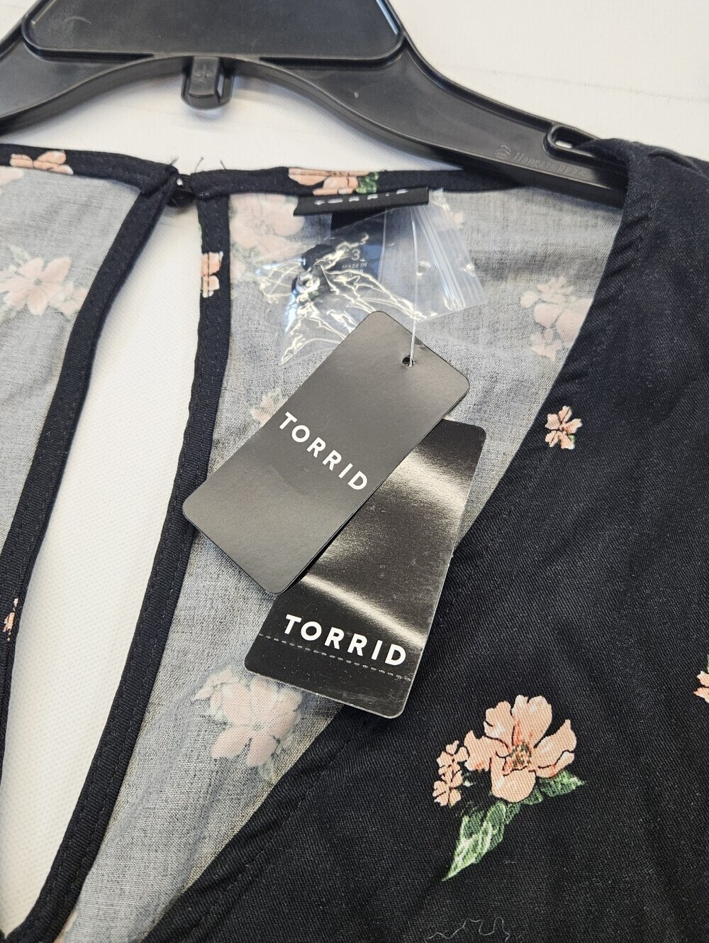 Torrid Women's Stretch Challis Flutter Sleeve Jumpsuit Black Floral NWT Sz 3X - Picture 4 of 9